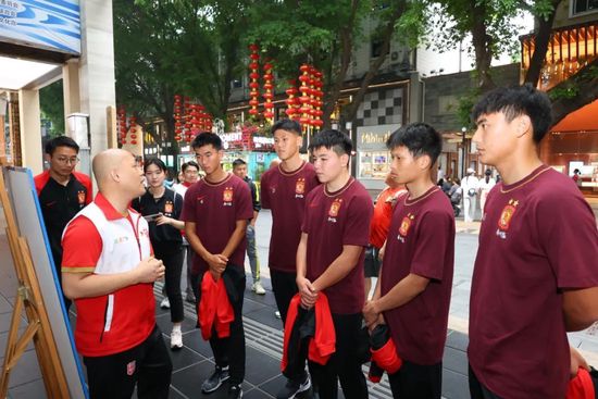 本周那不勒斯官方宣布：“纳坦在队医的陪同下前往斯图亚特医院，接受了专家的检查，确认了肩锁骨关节三级脱臼。